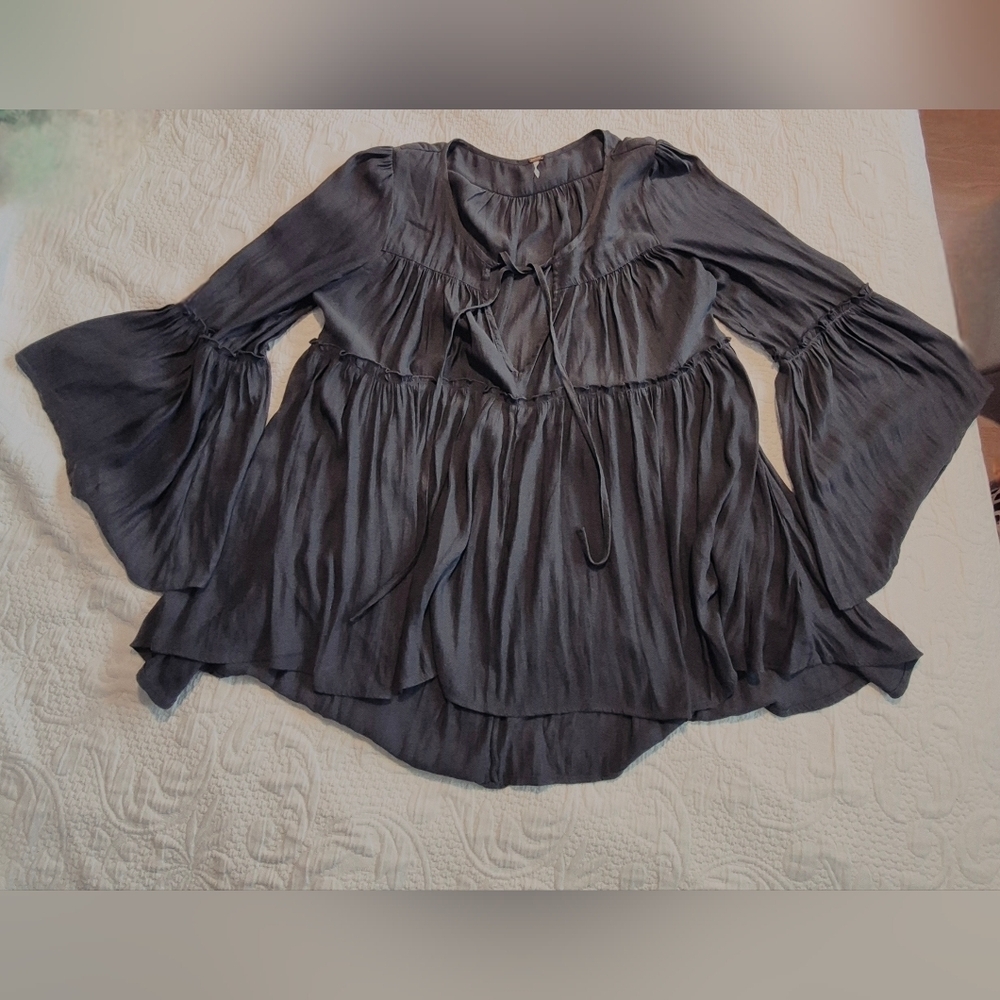 Free People Medium A Few of My Favorite Things Grey Tunic VVGUC
